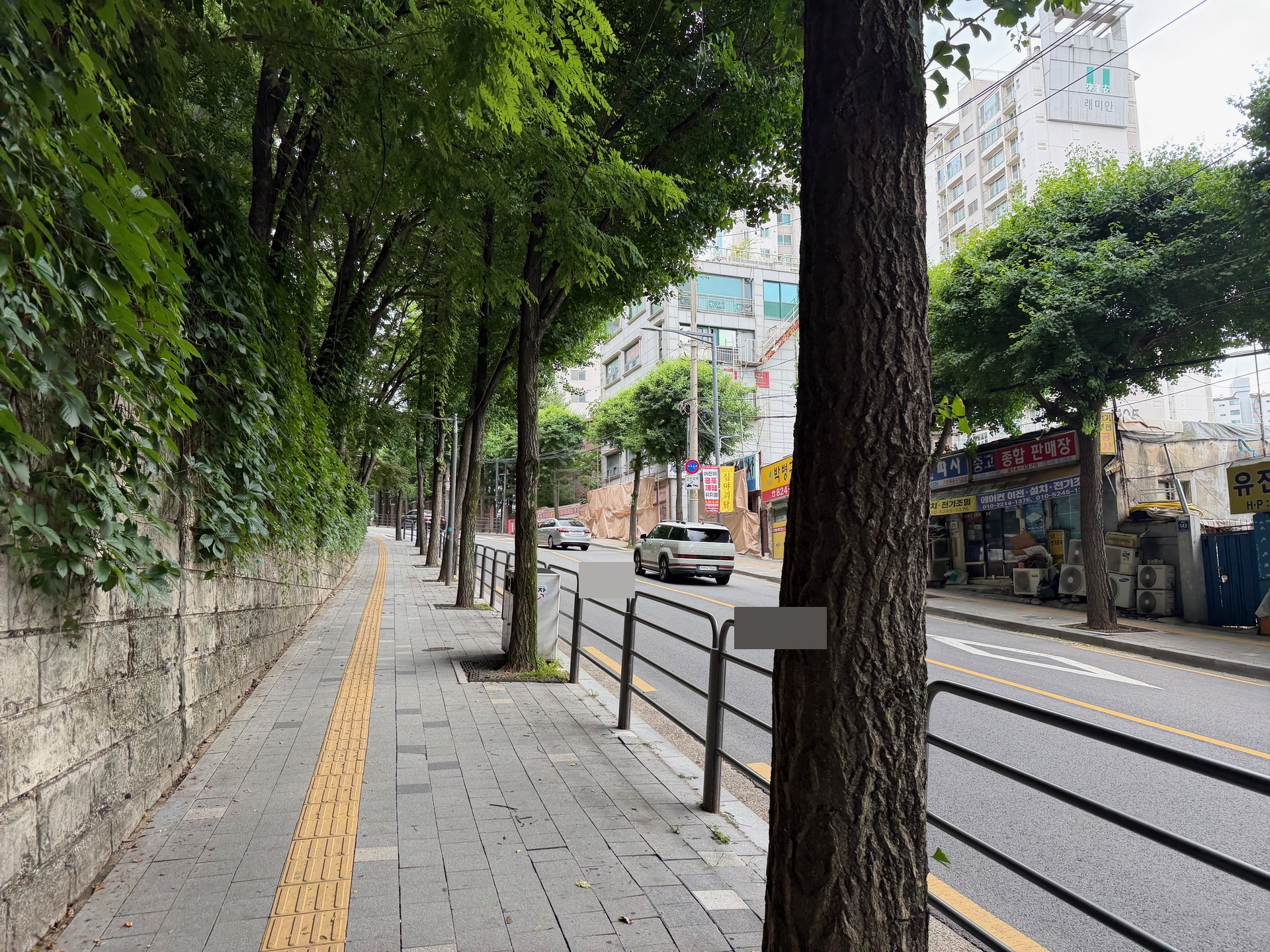노들역에서 본동신동아 쪽으로 이어지는 보도와 큰길 접근성